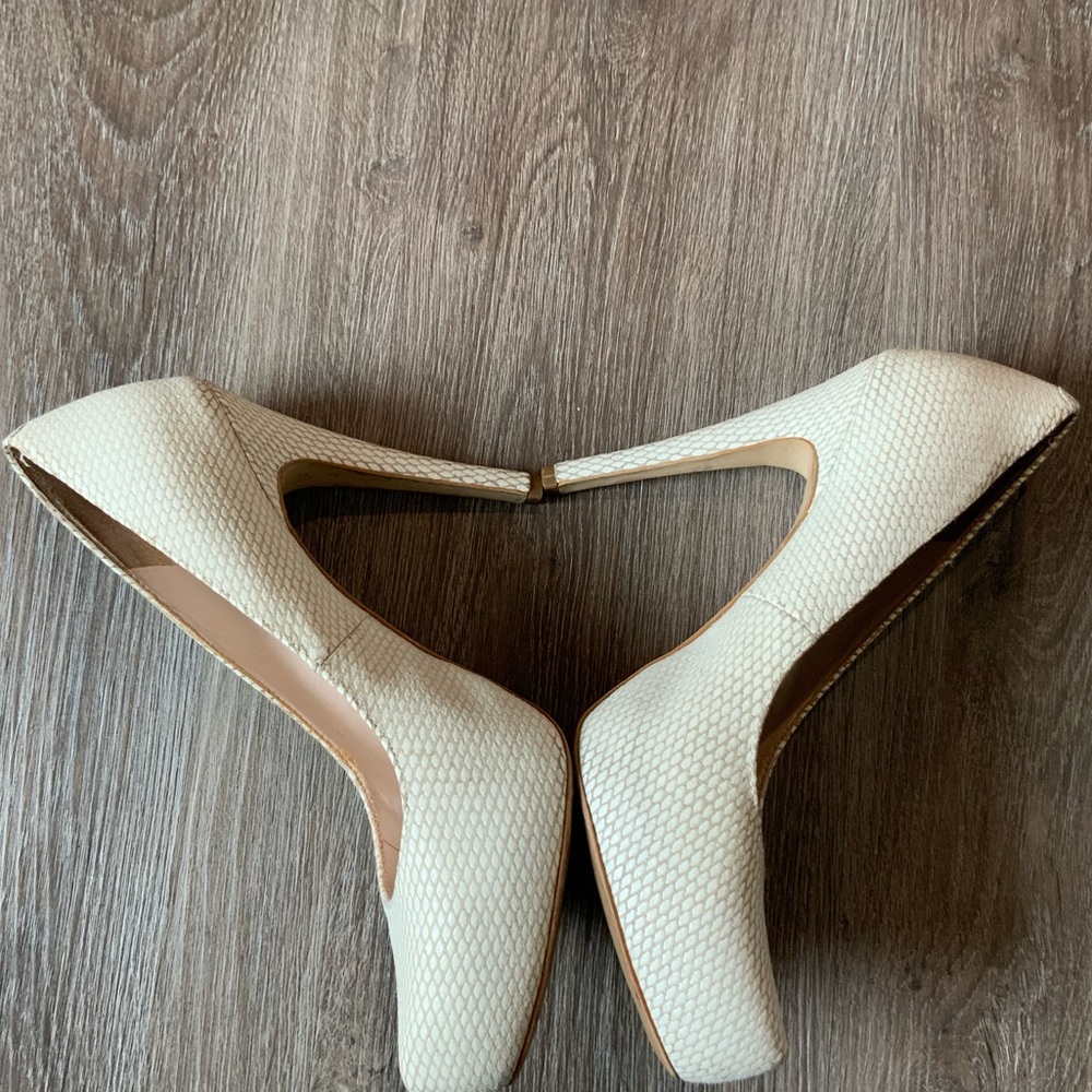 Patterned Platform Pumps - Picture 3 of 5